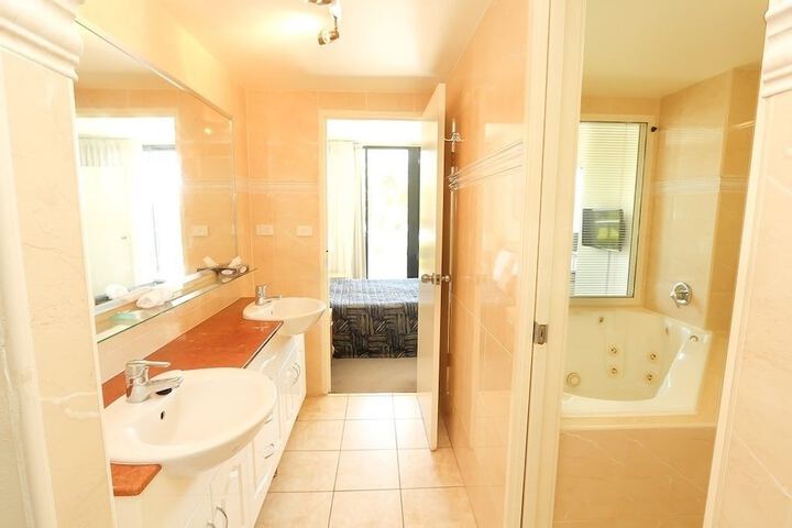 Room 4 of 54