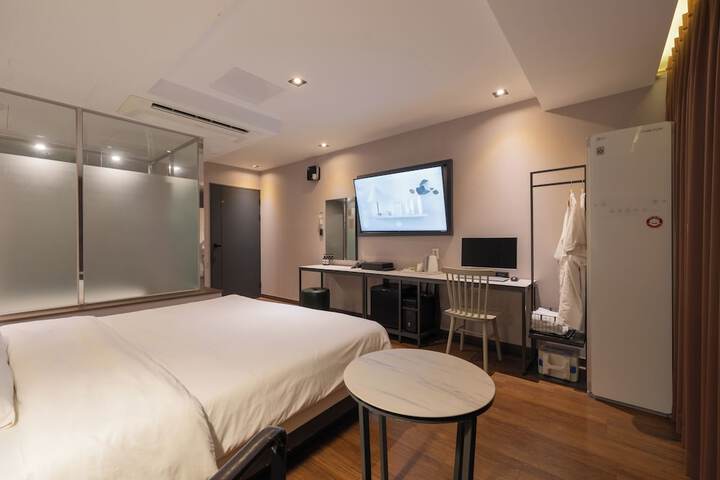 Room 19 of 54