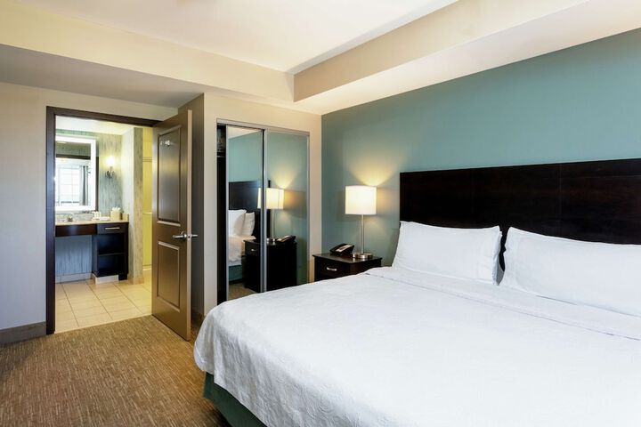 1 King 1qn Bed 2 Bedroom 2 Bath Suite (19 of 21)