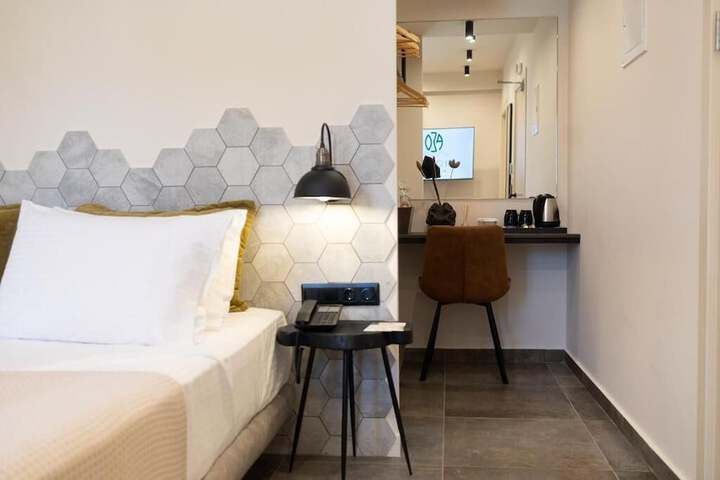 Room 15 of 90