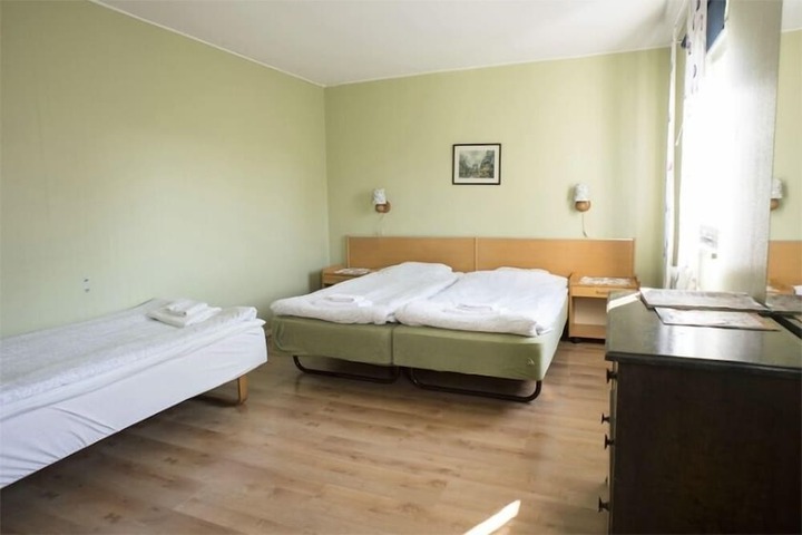 Room 9 of 40