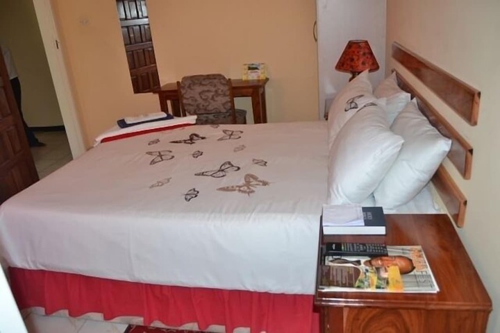 Room 6 of 25