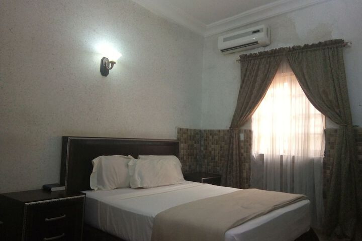 Room 7 of 24