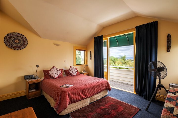 Room 10 of 80