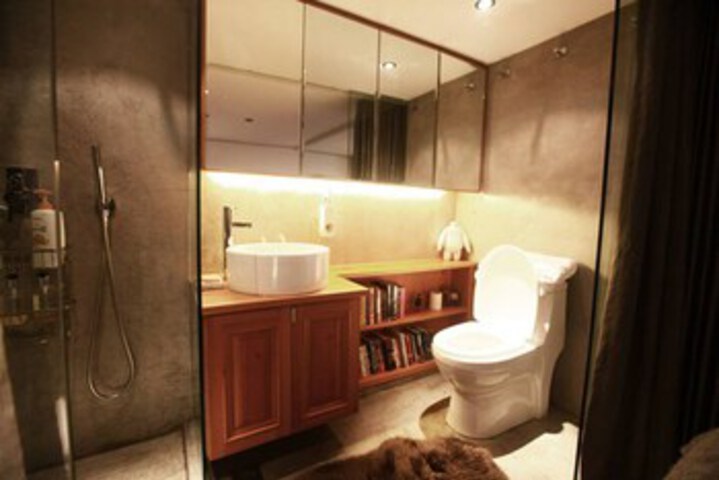 Room 2 of 31