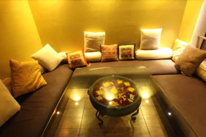 Lounge 30 of 35