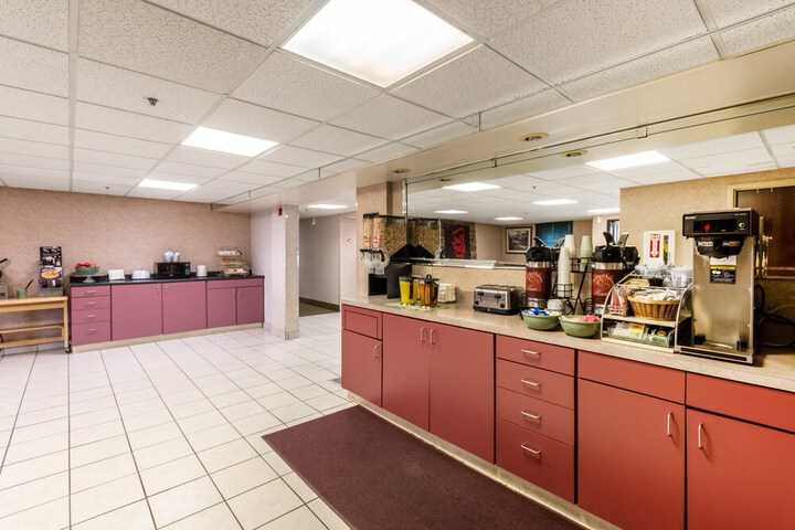 Breakfast/Coffee Service 29 of 34