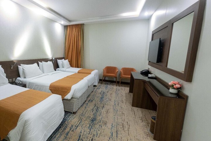 Room 12 of 25