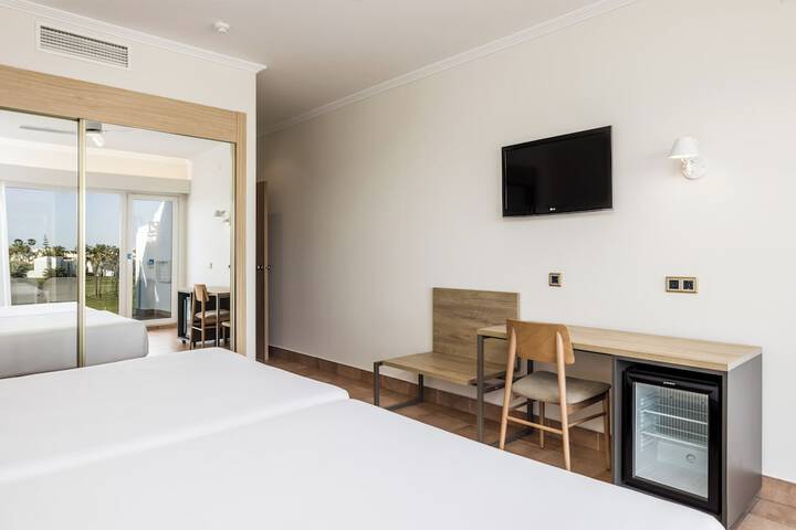 Room 25 of 106