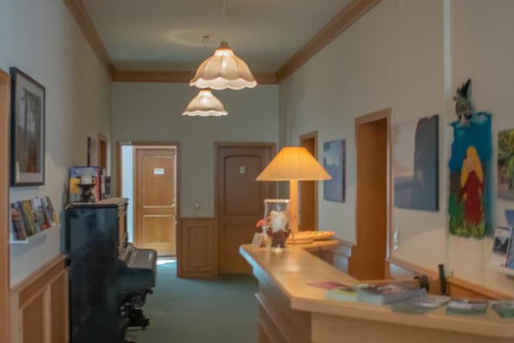Entrance & Lobby
