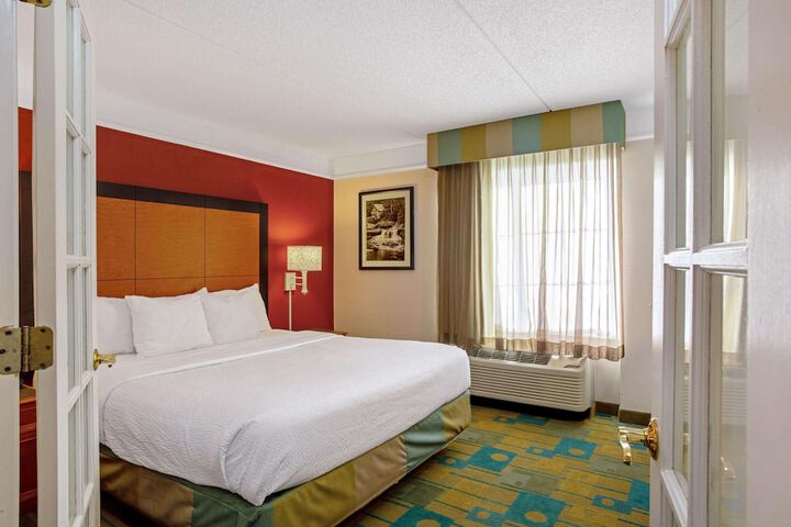 Superior King Bed (11 of 26)