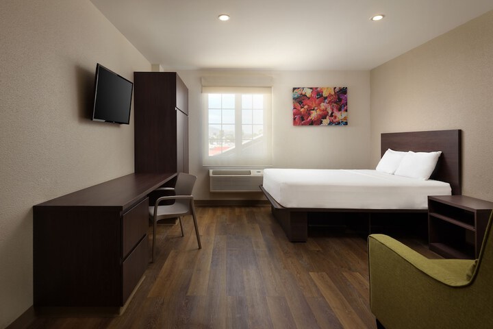 Room 4 of 30