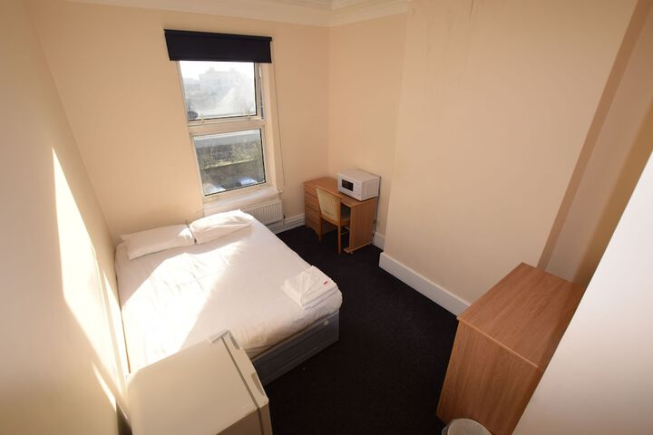 Room 13 of 32