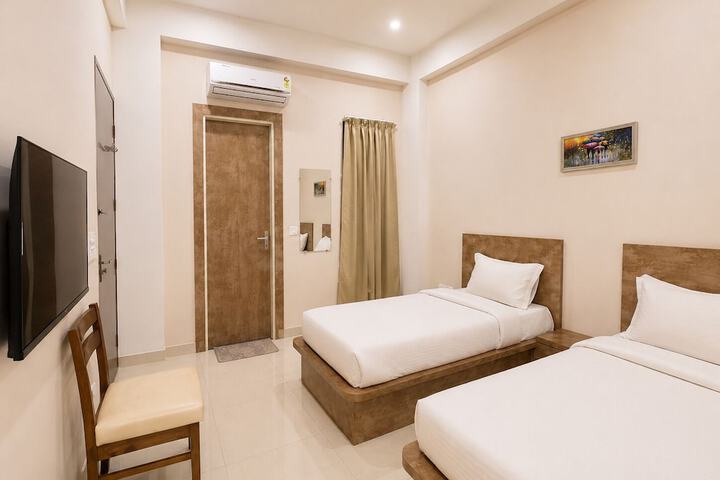 Room 6 of 35