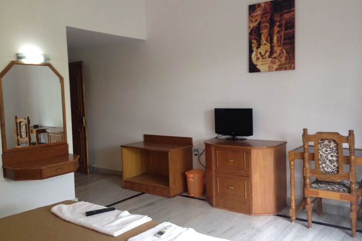 Room 7 of 33