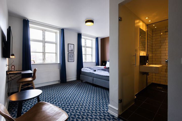 Room 8 of 37