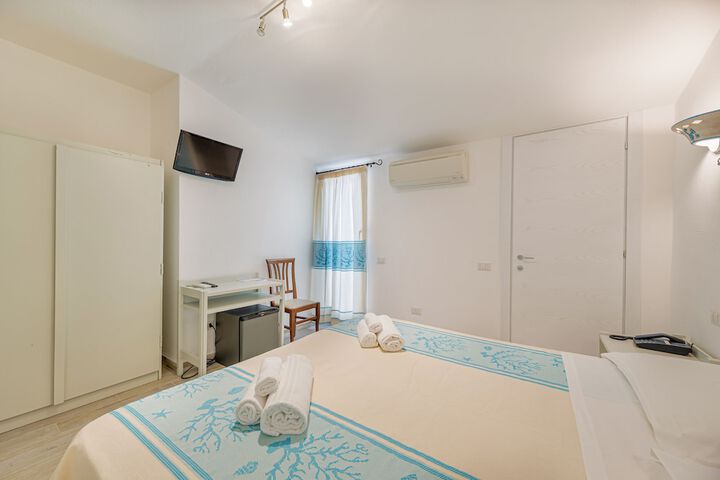 Room 15 of 104