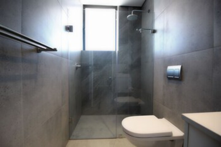 Room 6 of 32