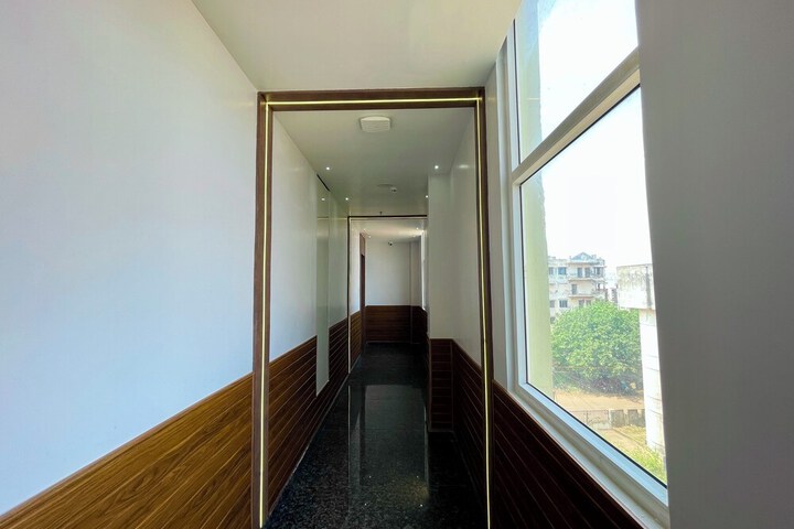 Ballroom/Hall 80 of 100