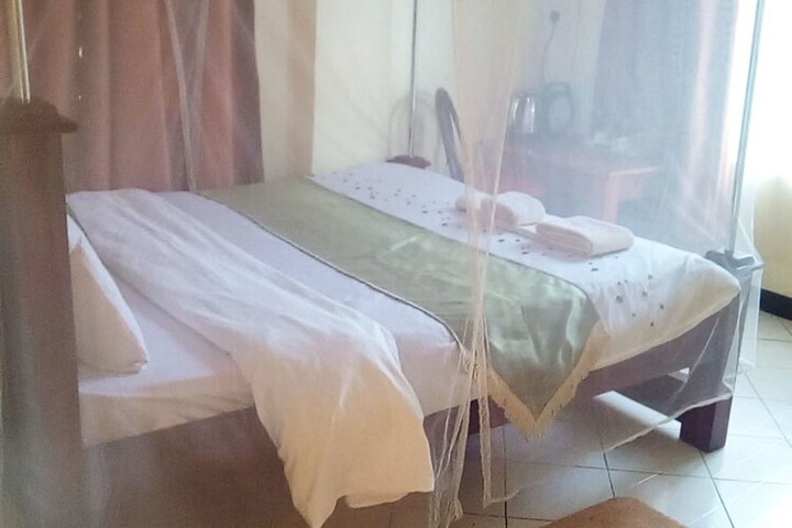 Room 4 of 17