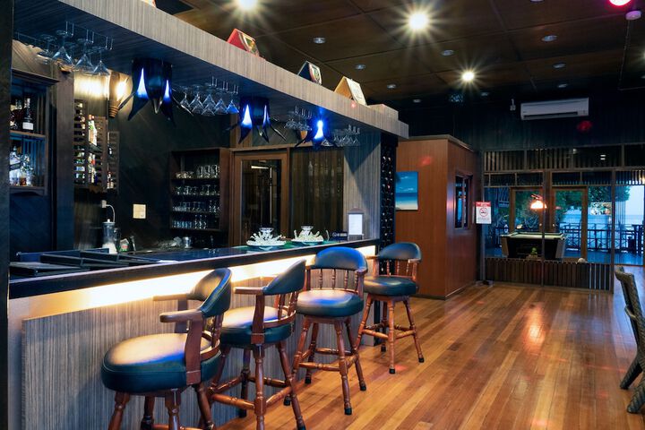 Lounge 194 of 414