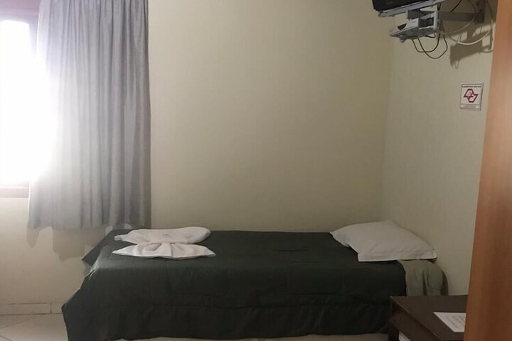 Room 14 of 32