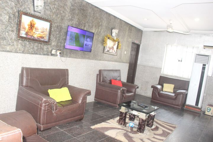 De Milton Hotel and Suites