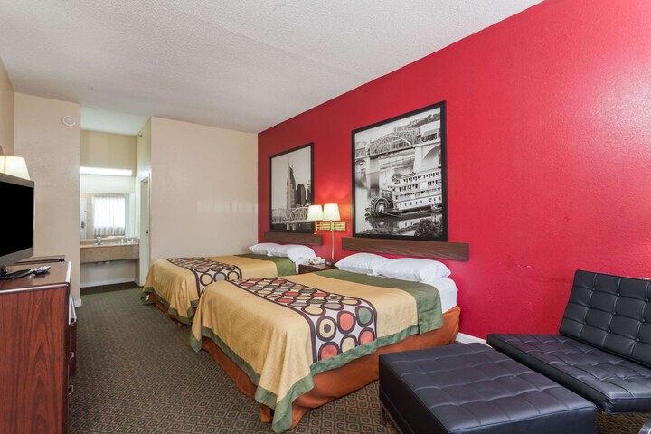 2 Queen Beds (4 of 16)