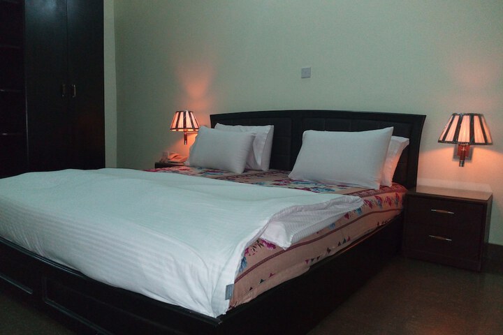 Room 11 of 24