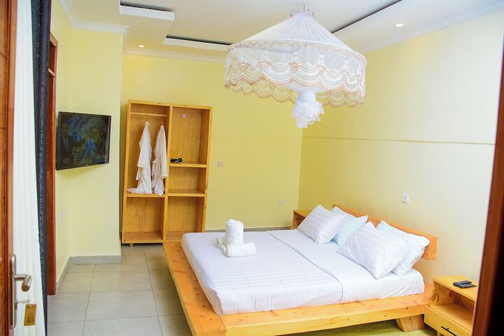 Room 16 of 53