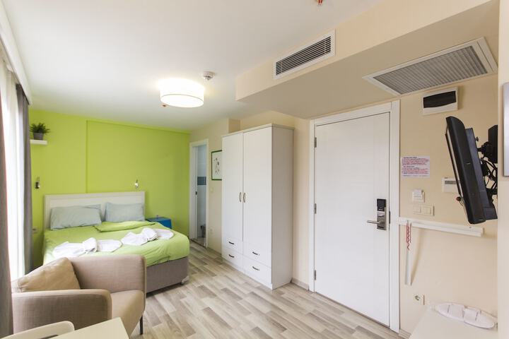 Room 7 of 30