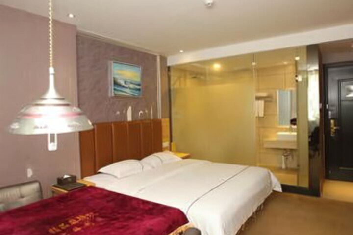 Room 5 of 8