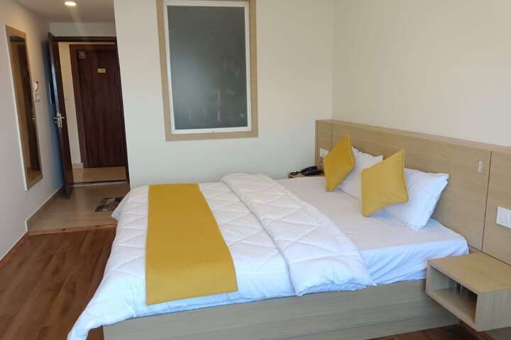 Room 9 of 15