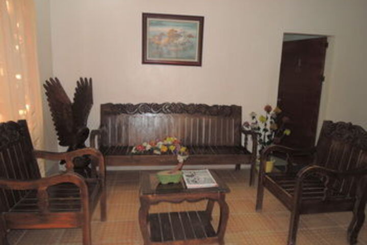 Room 8 of 9