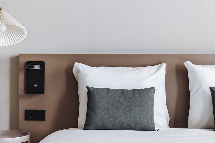 Room 2 of 8