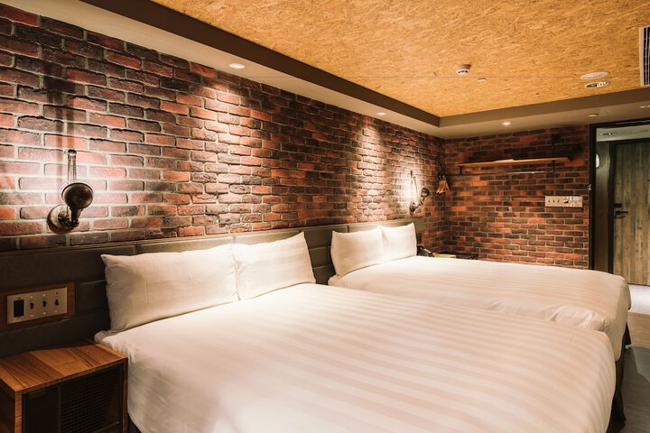 Room 17 of 39