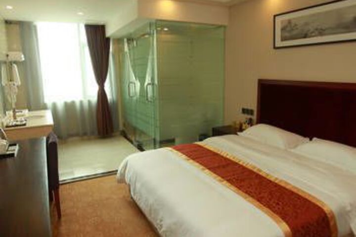 Room 8 of 16