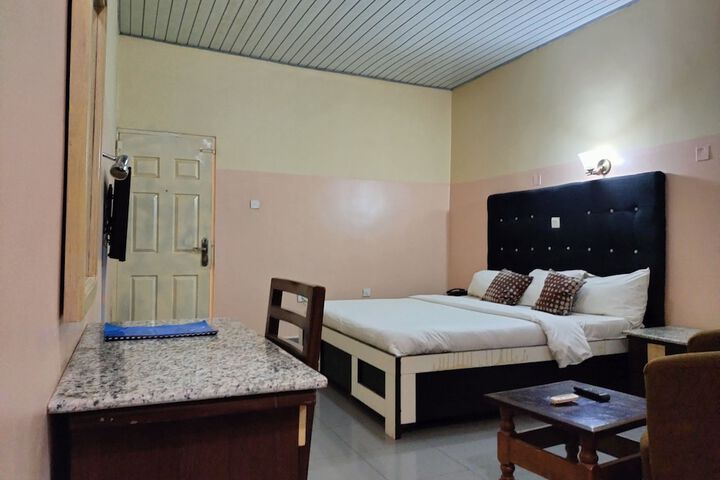 Room 18 of 48