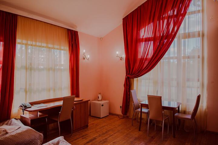 Room 9 of 90