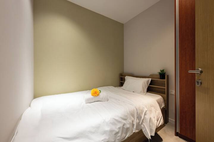 Room 8 of 48