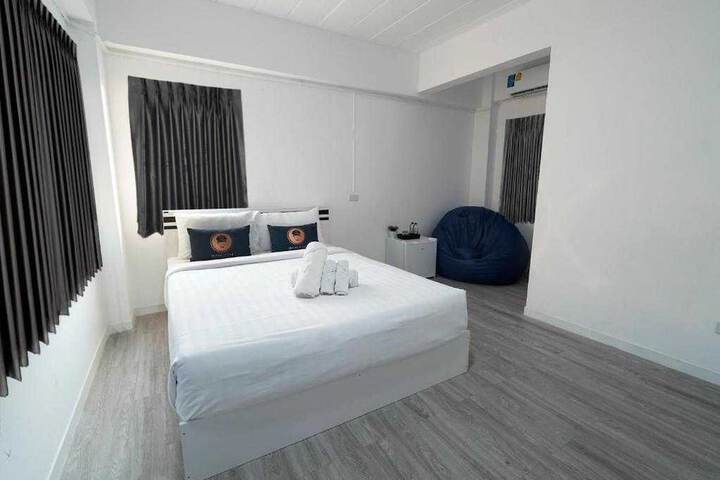 Room 9 of 25