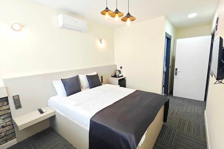 Room 9 of 15