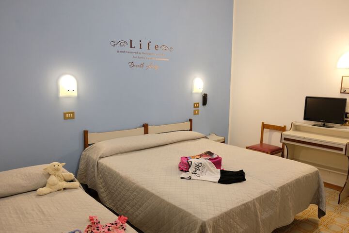 Room 6 of 22