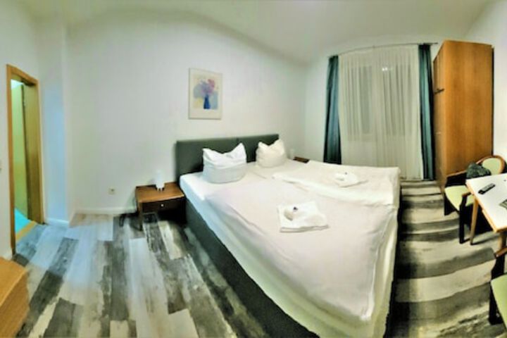 Room 7 of 39