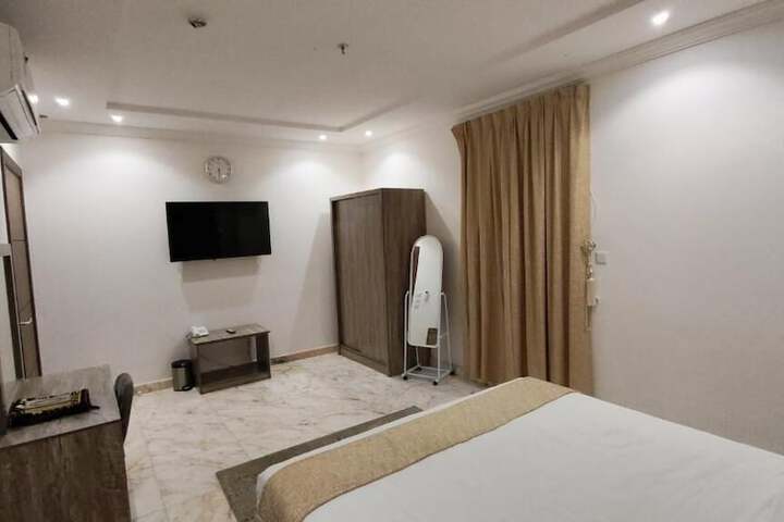 Room 16 of 24