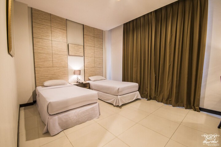 Room 12 of 27