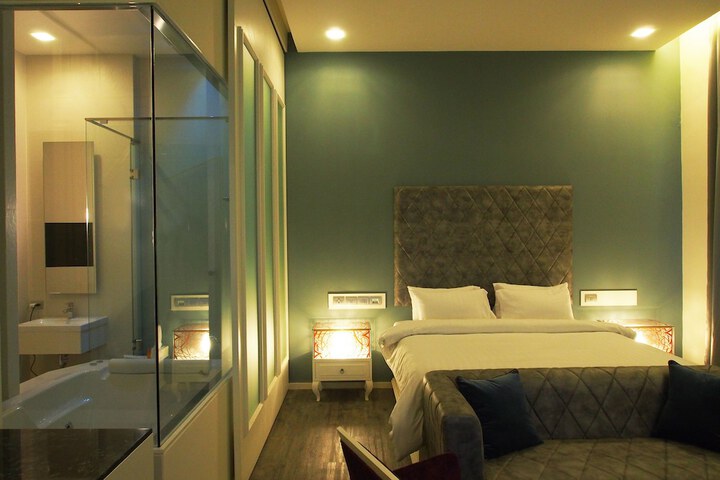 Room 16 of 82
