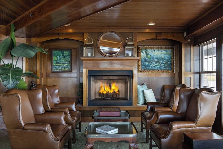 Lounge 71 of 88