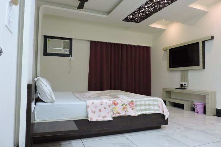 Room 9 of 40