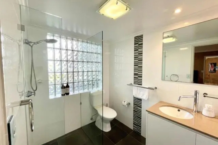 Room 7 of 11